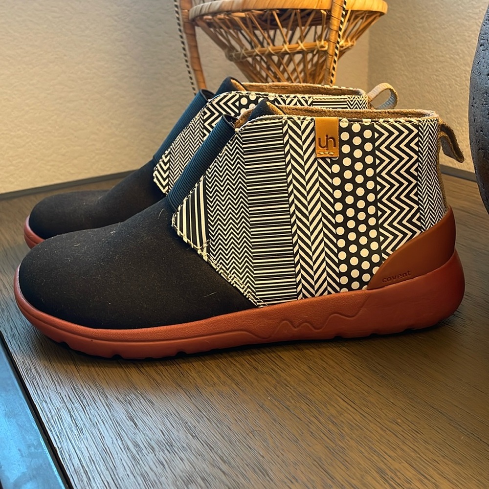 UIN Black and Brown Ankle Boots with Patterned Design